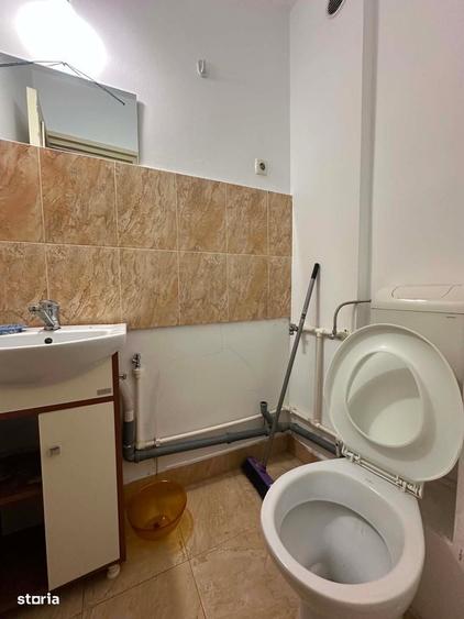 Apartament cu 3 camere semidecomandat în Careiului