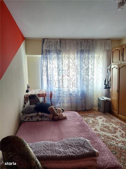 Apartament cu 3 camere decomandat în Alexandru cel Bun
