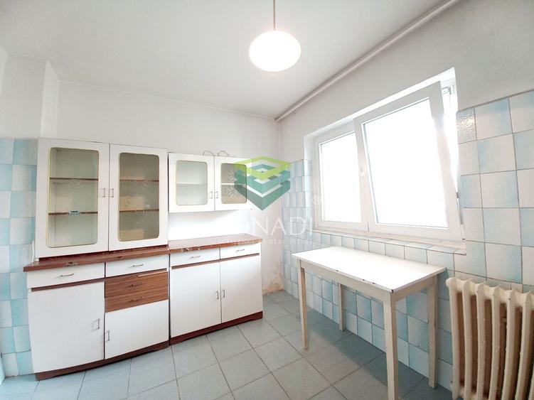 Apartament cu 3 camere decomandat în Băneasa