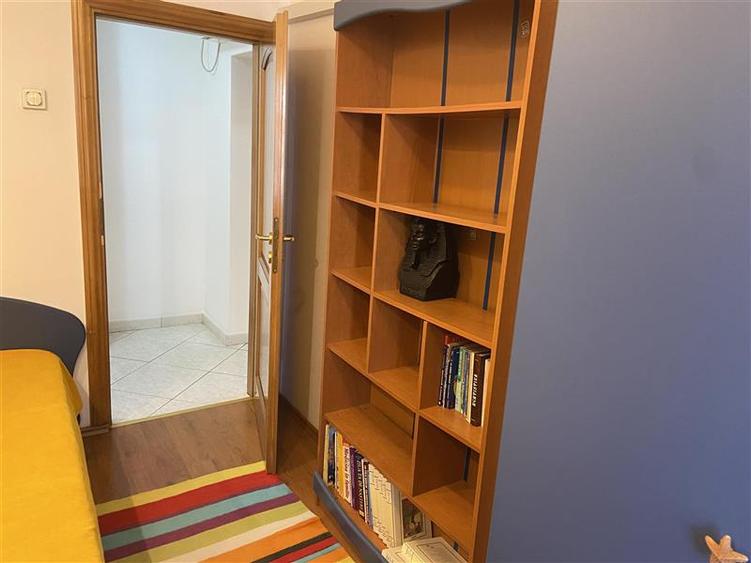 Apartament cu 4 camere decomandat în Central