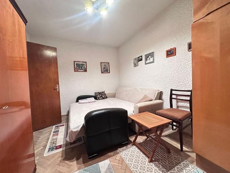 Apartament cu 3 camere semidecomandat, mobilat în Mihai Viteazul
