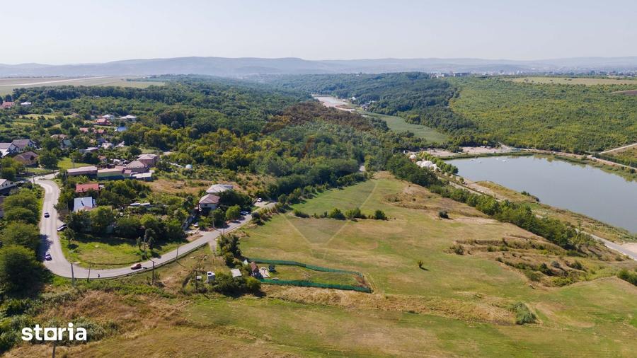 Teren de 11330 mp, în Aroneanu