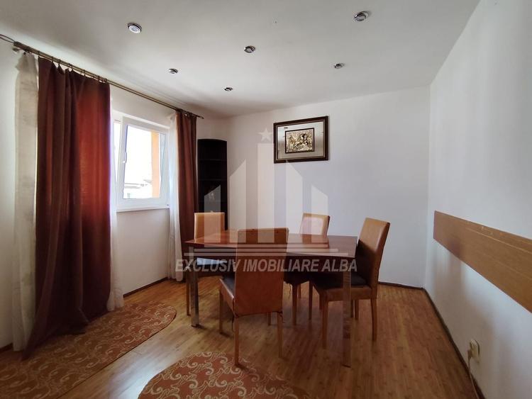Apartament cu 3 camere semidecomandat, mobilat în Ampoi 1