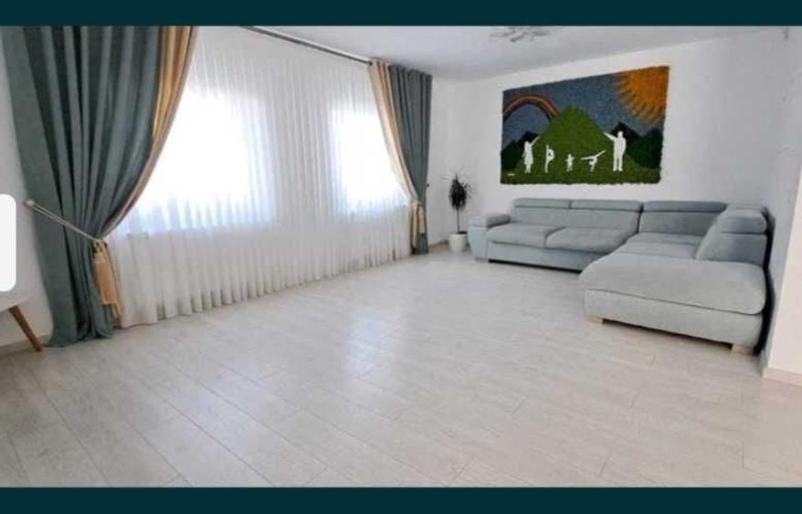 Casă cu 4 camere în Măgura