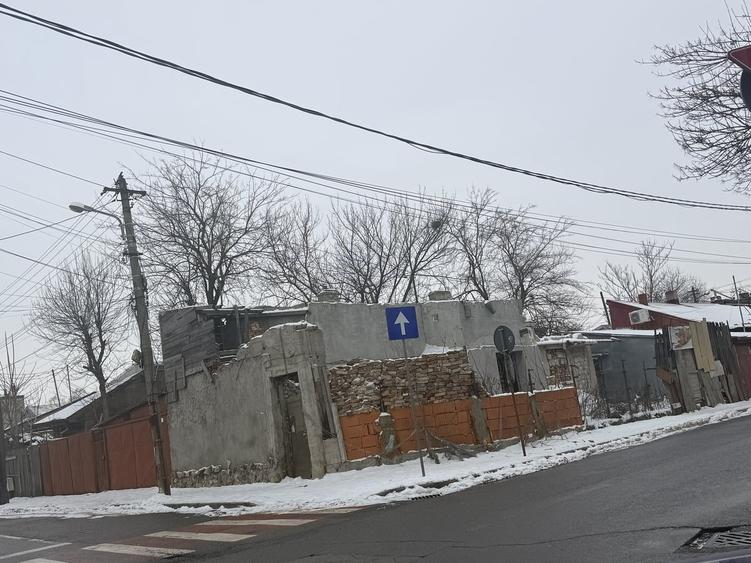 Casă cu 3 camere cu Teren 160 Mp în Central