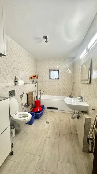 Casă individuală cu 4 camere cu Canalizare în Corbu