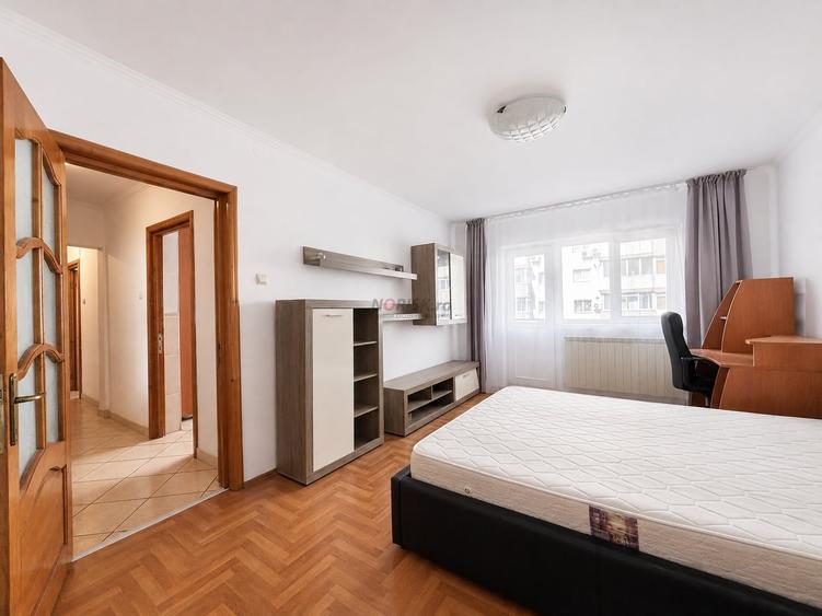 Apartament cu 3 camere decomandat, mobilat în Moinești