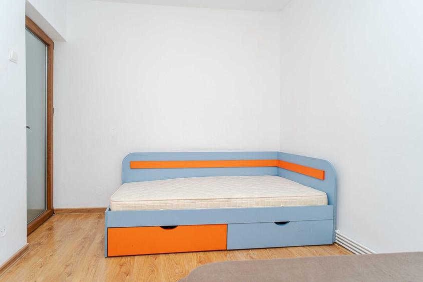 Apartament cu 3 camere decomandat, mobilat în Centru Civic