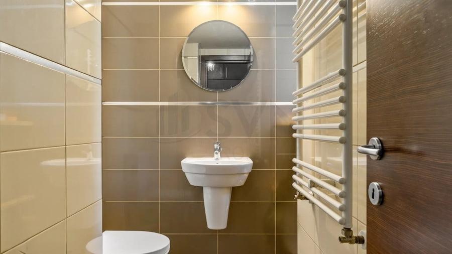 Apartament cu 3 camere decomandat în Victoriei