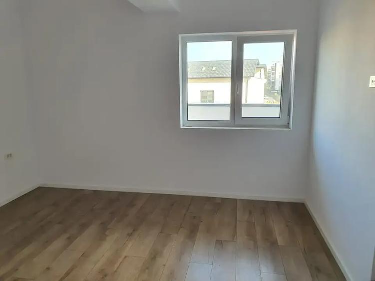 Apartament cu 2 camere decomandat în Titan