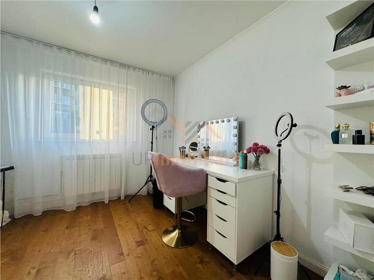 Apartament cu 4 camere decomandat în Nufărul