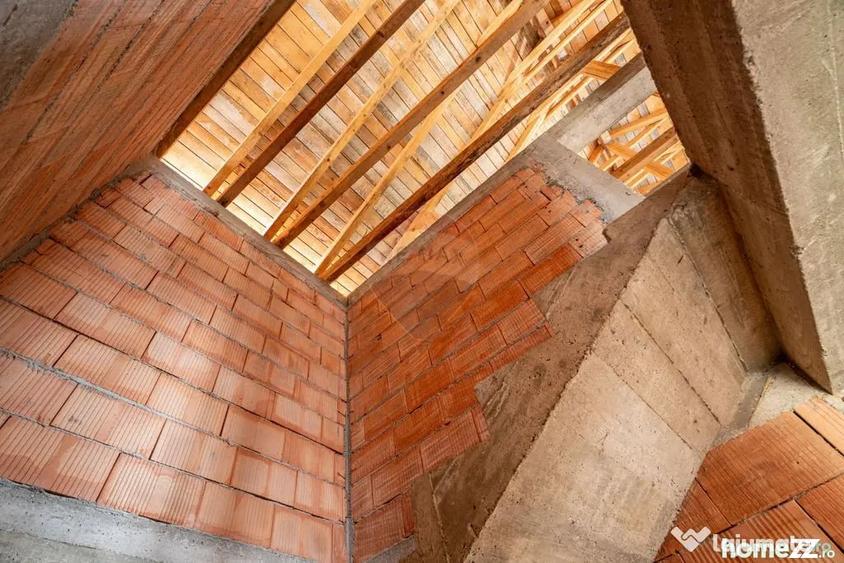 Casă cu 5 camere cu Teren 300 Mp în Fântânele