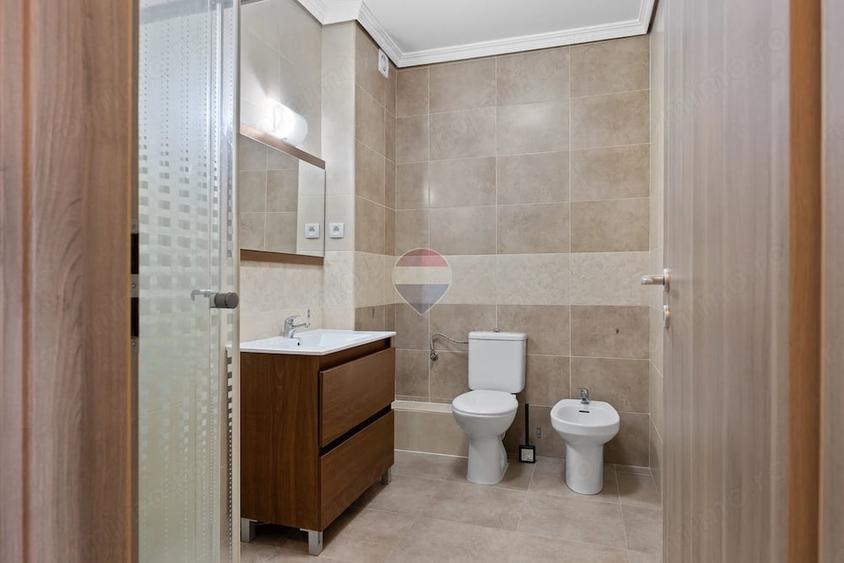 Apartament cu 3 camere semidecomandat în Funcționarilor