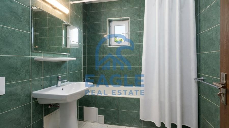 Apartament cu 2 camere decomandat, mobilat în Trocadero