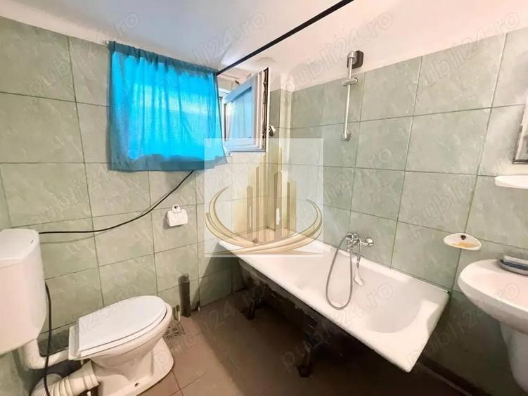 Casă individuală cu 6 camere cu Canalizare în Lipovei
