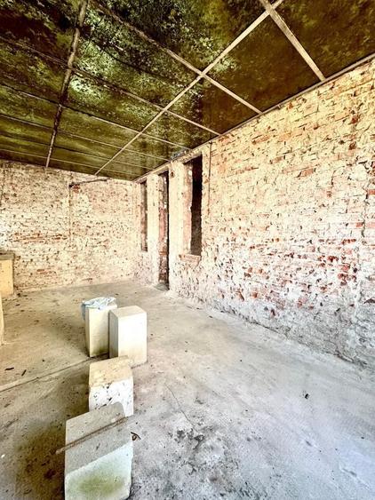 Casă individuală cu 10 camere cu Canalizare în Ultracentral