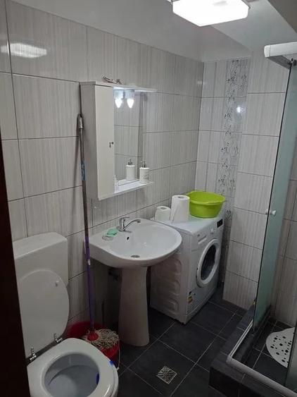Garsonieră decomandată în Titan