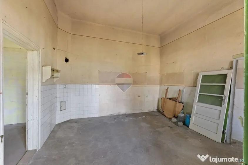 Casă cu 5 camere cu Teren 853 Mp în Ultracentral