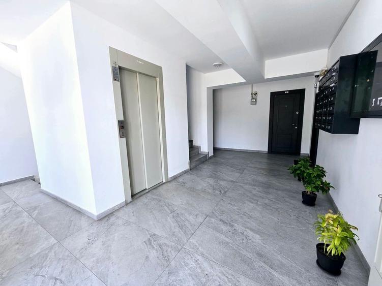 Apartament cu 4 camere decomandat în Dobroești