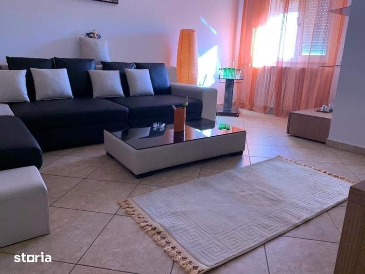 Apartament cu 3 camere decomandat în 1 Mai