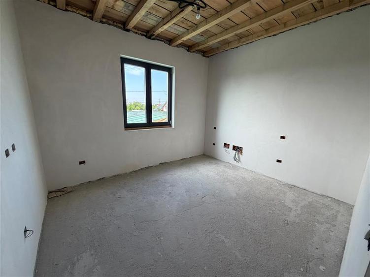 Duplex cu 3 camere cu Canalizare în Vânători