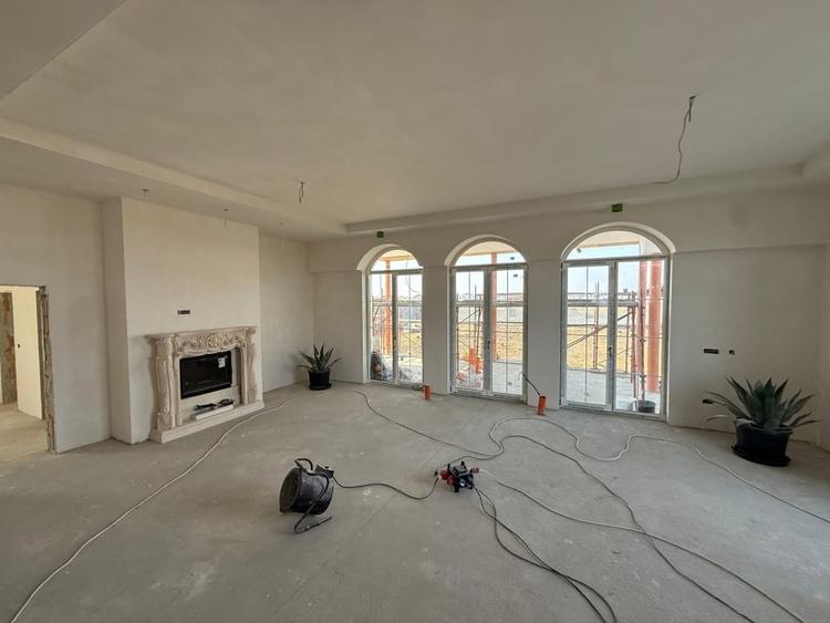 Casă individuală cu 5 camere cu Piscina în Moșnița Nouă