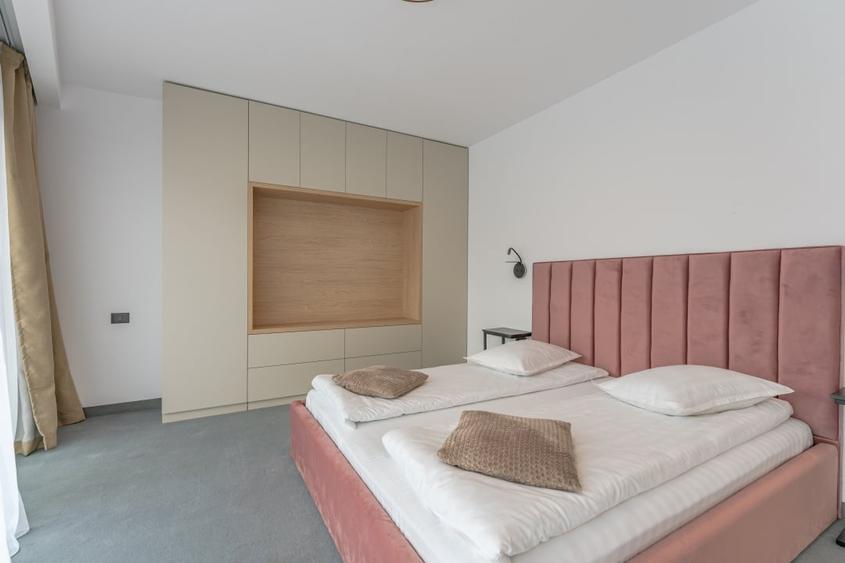 Apartament cu 4 camere decomandat, mobilat în Central
