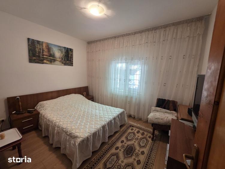 Casă cu 5 camere cu Teren 310 Mp în Sălăjan