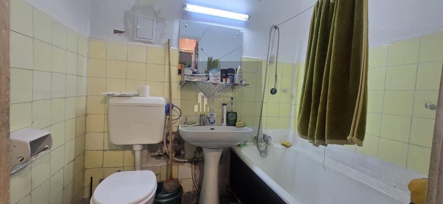 Apartament cu 3 camere semidecomandat în Brâncoveanu