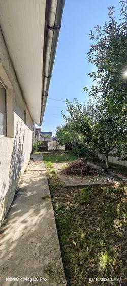 Casă cu 3 camere decomandat în Cristești