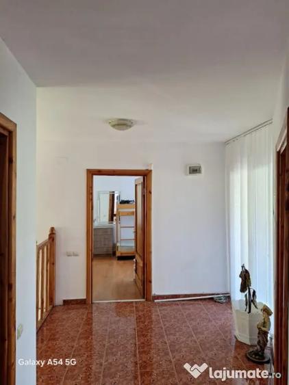 Casă cu 7 camere cu Teren 6242 Mp în Central