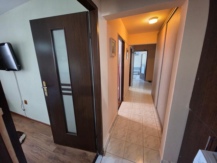 Apartament cu 3 camere decomandat în Tomis Nord