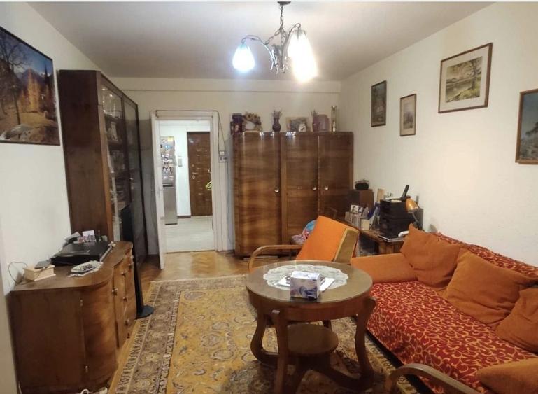 Vand apartament 3 camere confort 1, 2 bai,decomandat, etaj 2 (3), Cornisa , 3 minute de UMFST. - 3
