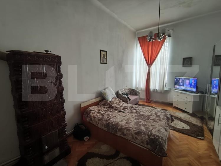 Apartament cu 5 camere decomandat, mobilat în Central