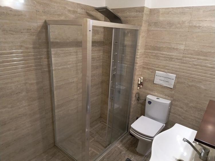 Casă cu 10 camere cu Garaj în Parcul Carol