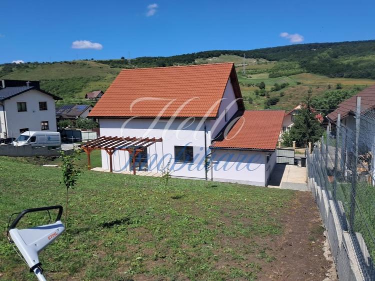 Casă individuală cu 5 camere cu Canalizare în Popești