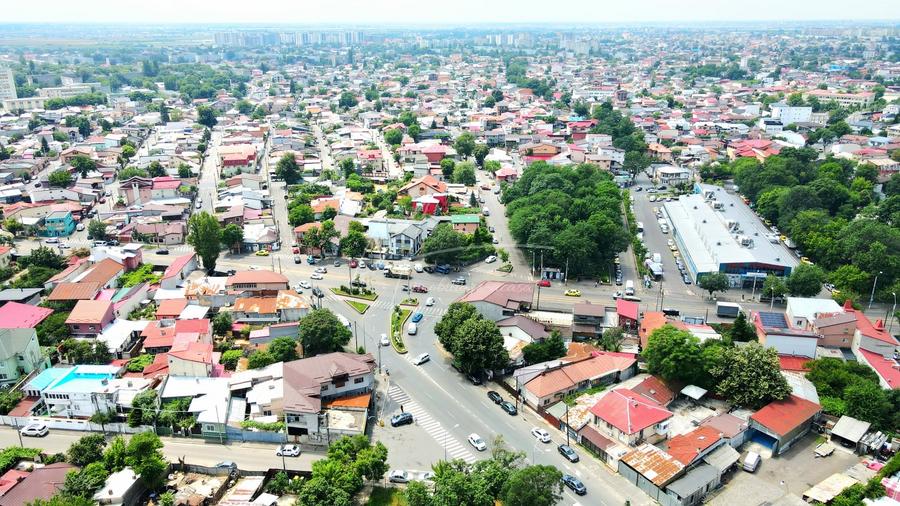 Pieptanari 100. Casele din umbra teilor. Rezidential sau comercial? - 60