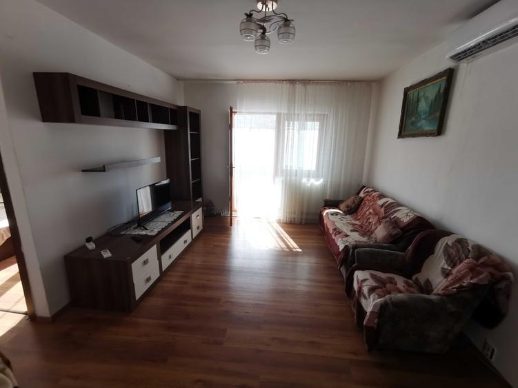 Apartament cu 2 camere semidecomandat în Craiovița Nouă