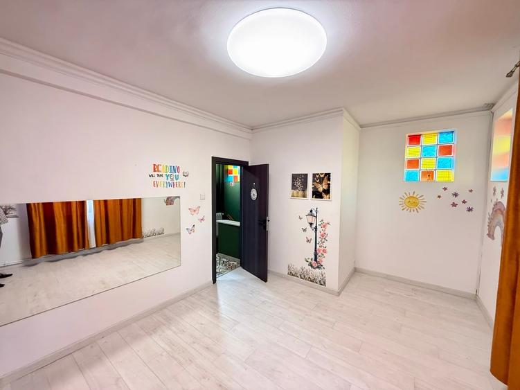 Casă individuală cu 6 camere cu Canalizare în Vatra Luminoasă