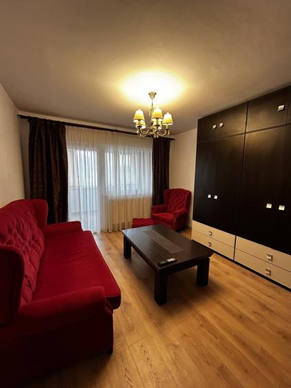Apartament cu 3 camere decomandat, mobilat în Central