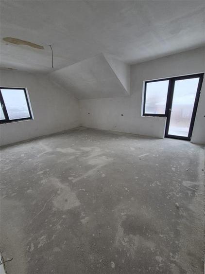 Casă cu 7 camere cu Teren 598 Mp în Sântandrei