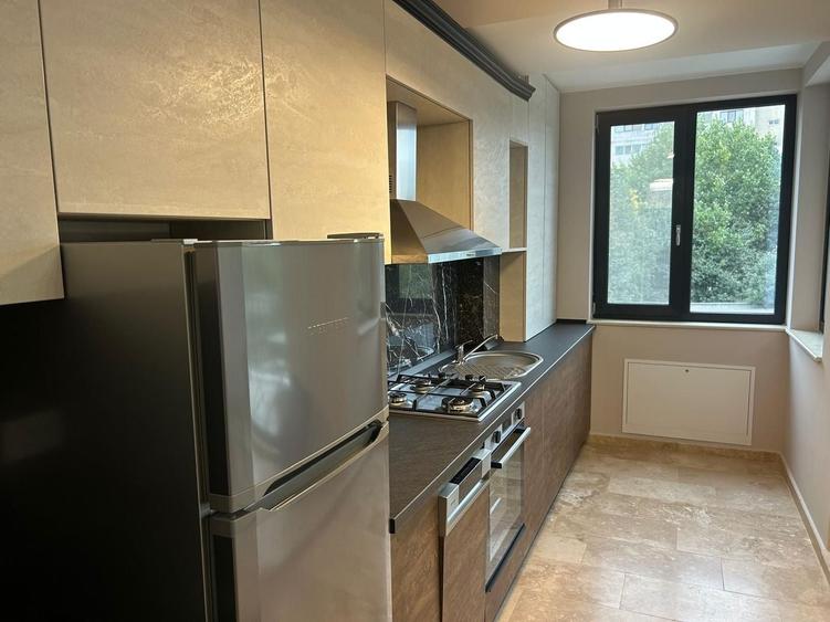 Apartament cu 2 camere decomandat, mobilat în Far