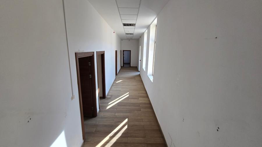 Casă cu 11 camere cu Canalizare în Ultracentral