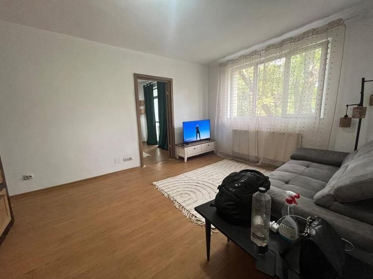 Apartament cu 3 camere semidecomandat în Tudor Vladimirescu