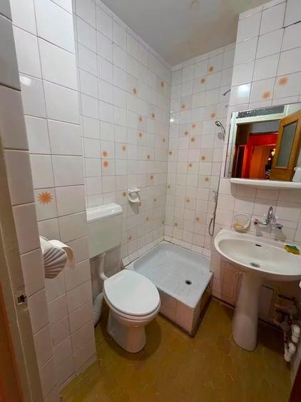 Apartament cu 4 camere decomandat, mobilat în Crângași