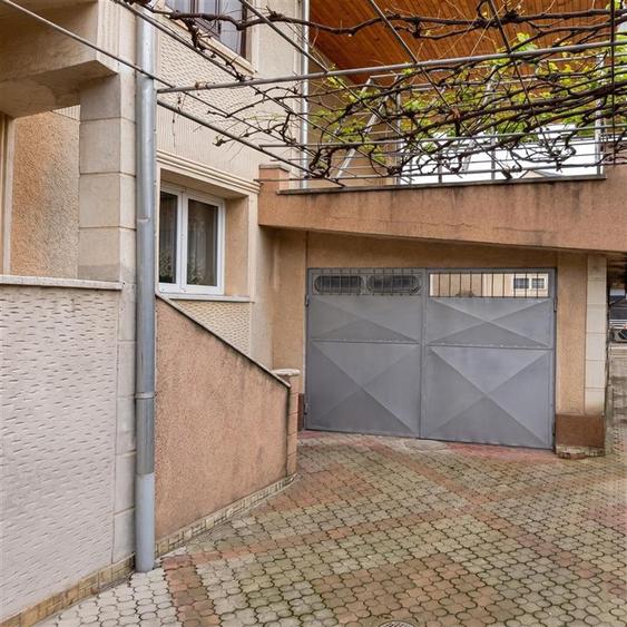 Casă individuală cu 7 camere cu Canalizare în Burdujeni