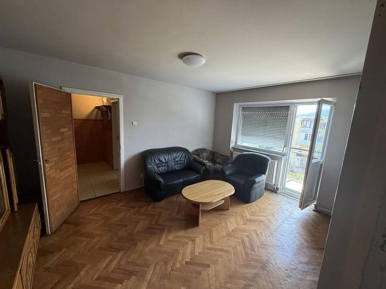 Apartament cu 2 camere semidecomandat în Gojdu