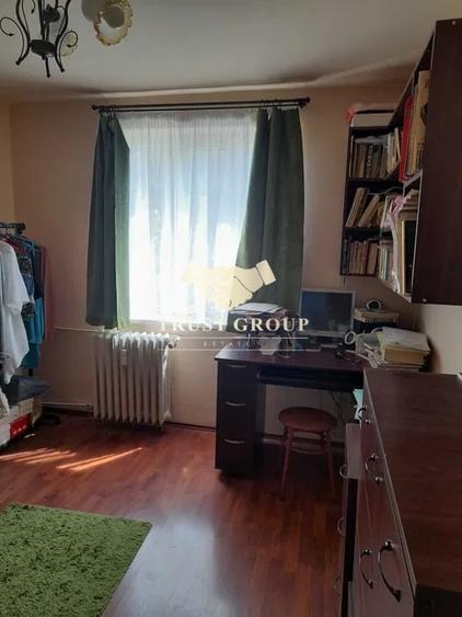 Apartament cu 3 camere decomandat în Drumul Taberei