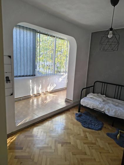 Apartament cu 3 camere decomandat în Tudor