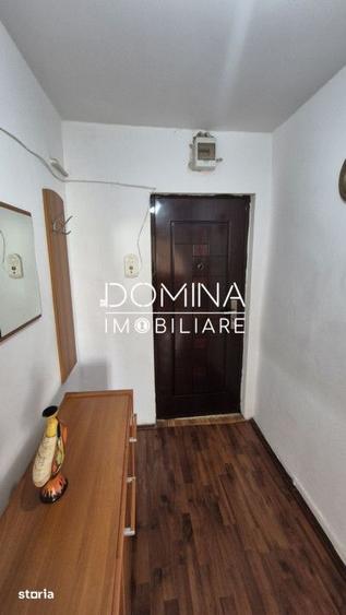 Vanzare apartament 3 camere, et. 2, situat in Rovinari, str. Plopilor - 7
